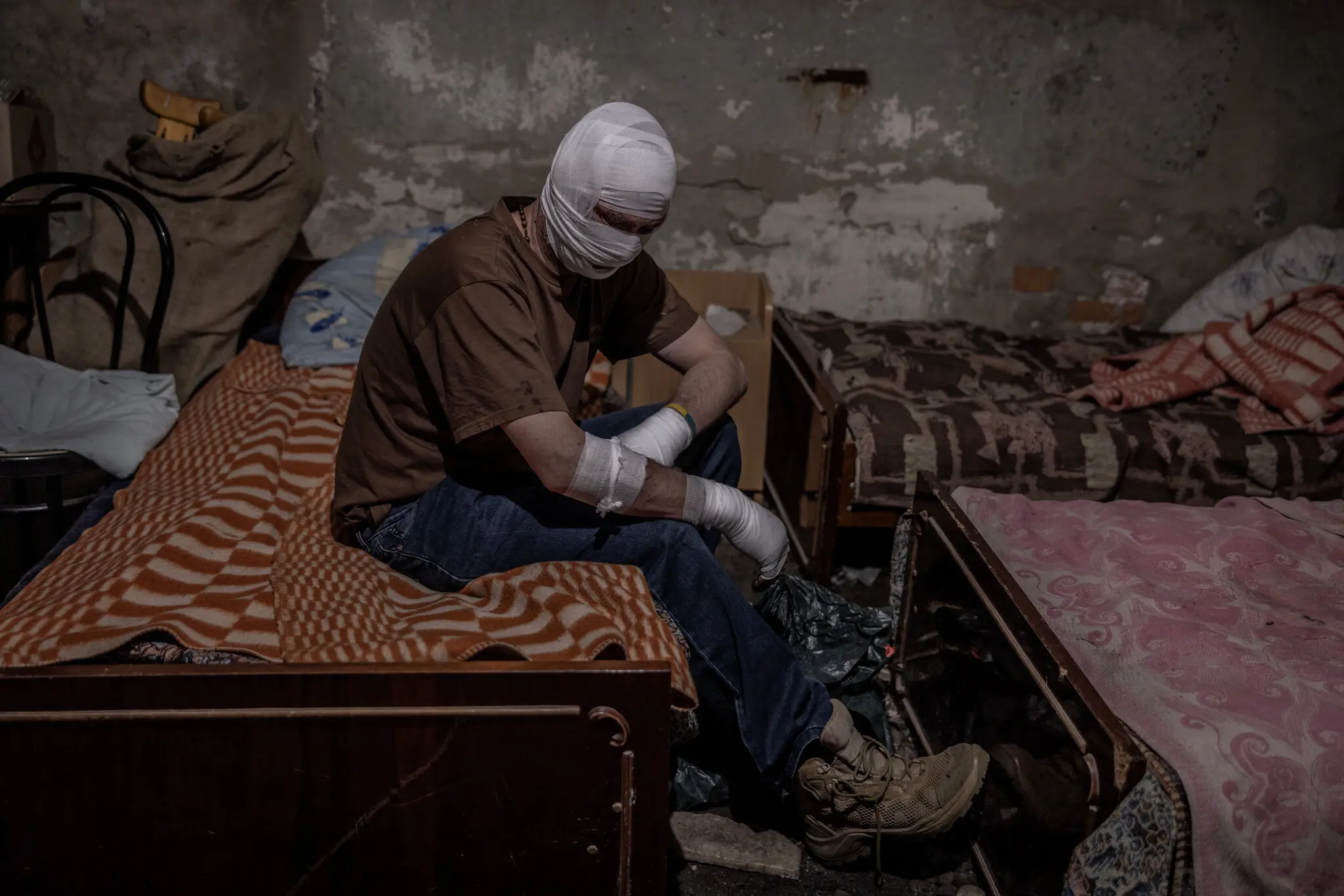 Поранений український військовий на стабілізаційному пункті біля Вовчанська, біля кордону з Росією, у суботу.